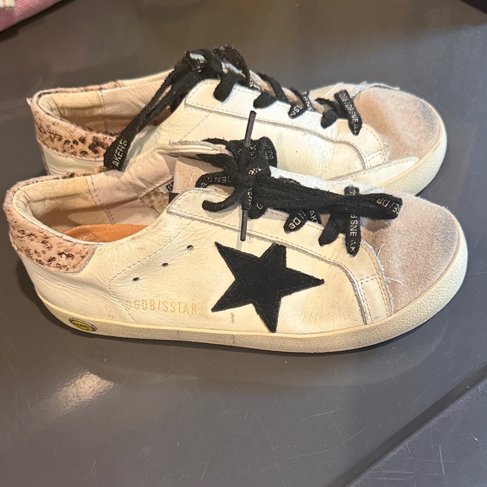 Golden Goose Kids White Sneakers with Black Star and Pink Heel Accent